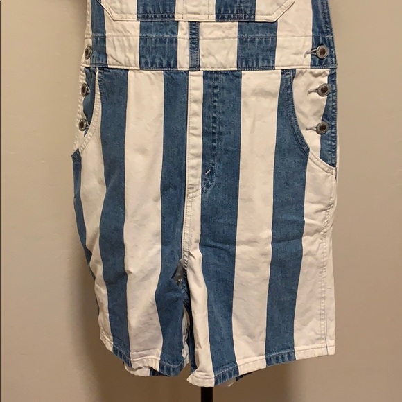 Levi’s Short Overalls - Picture 4 of 6